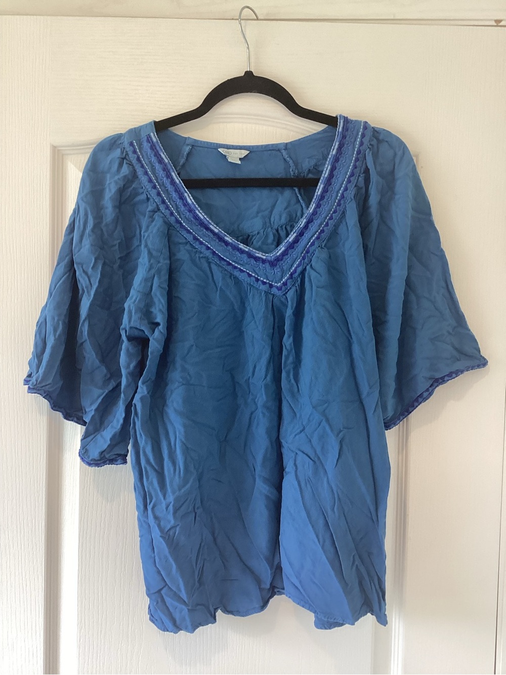 Cato Blue Embroidered V-Neck Women's Top 14/16W EUC